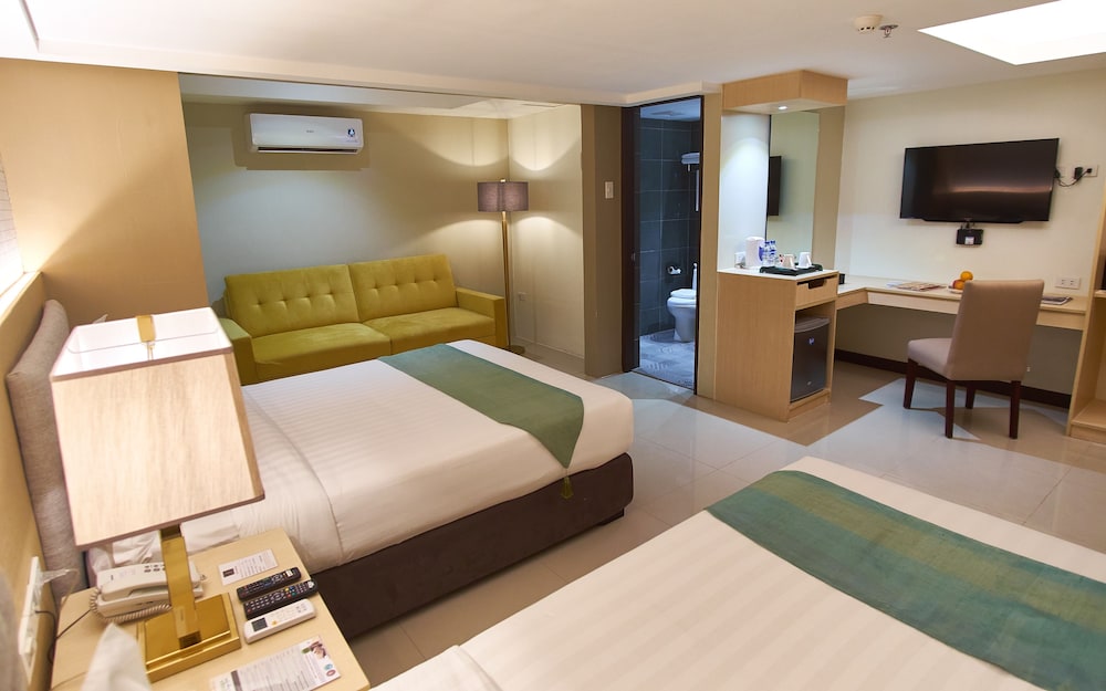 J7 Hotel Iloilo 9/53
