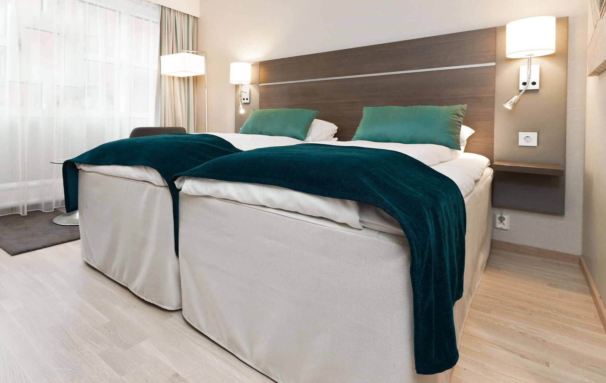 ROOM, TWIN BEDS
