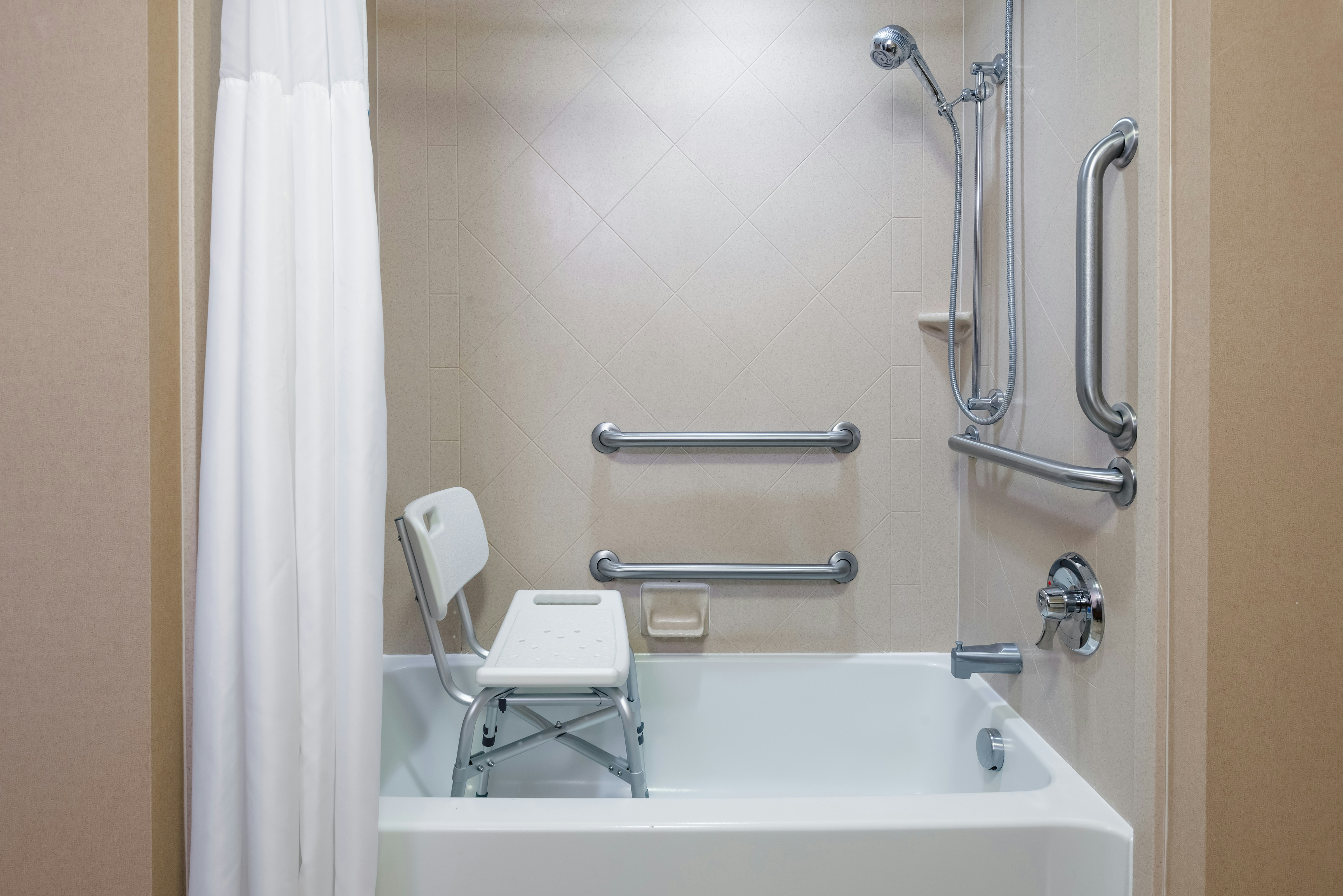 غرفة بسرير كينج لذوي الإعاقة، Hampton Inn Springfield South Enfield 2/3