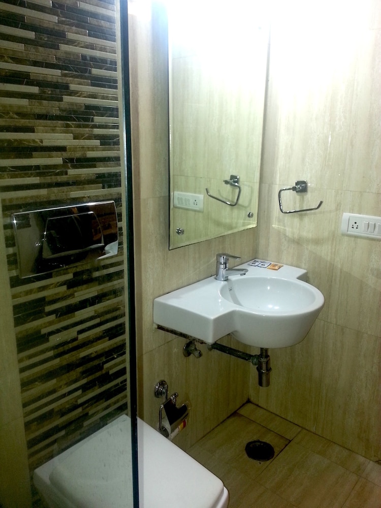 HOTEL DELHI PRIDE 38/42