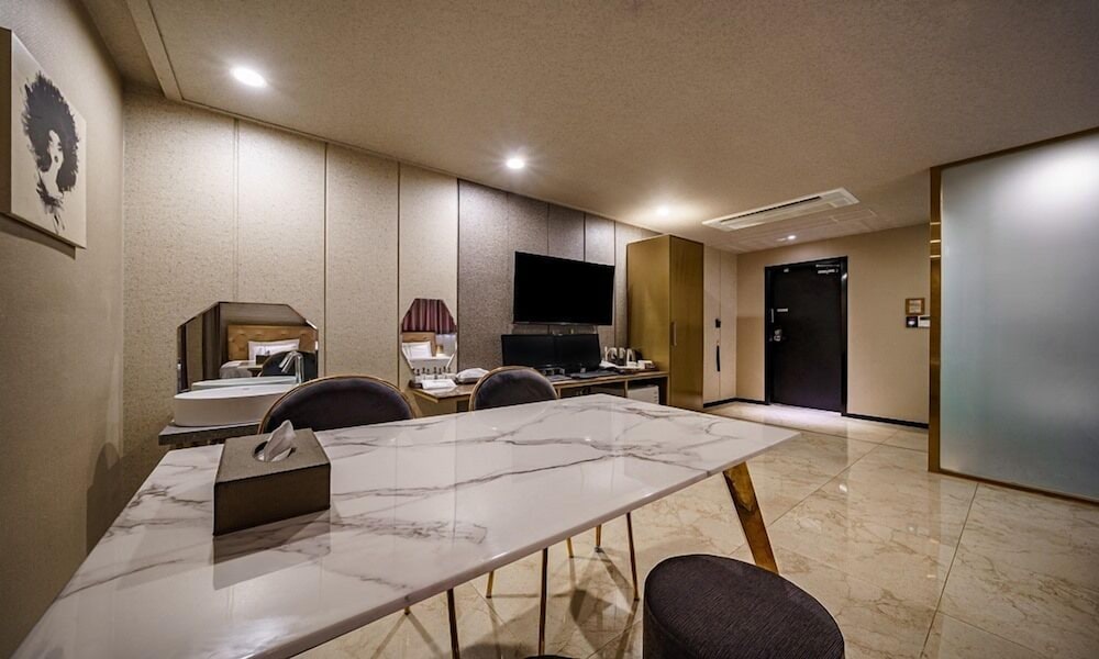 Urban Hotel Golf Shillim 65/68