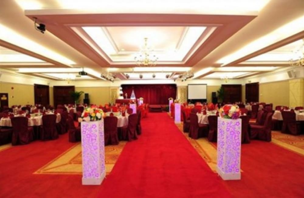 Royal Marina Plaza 56/60