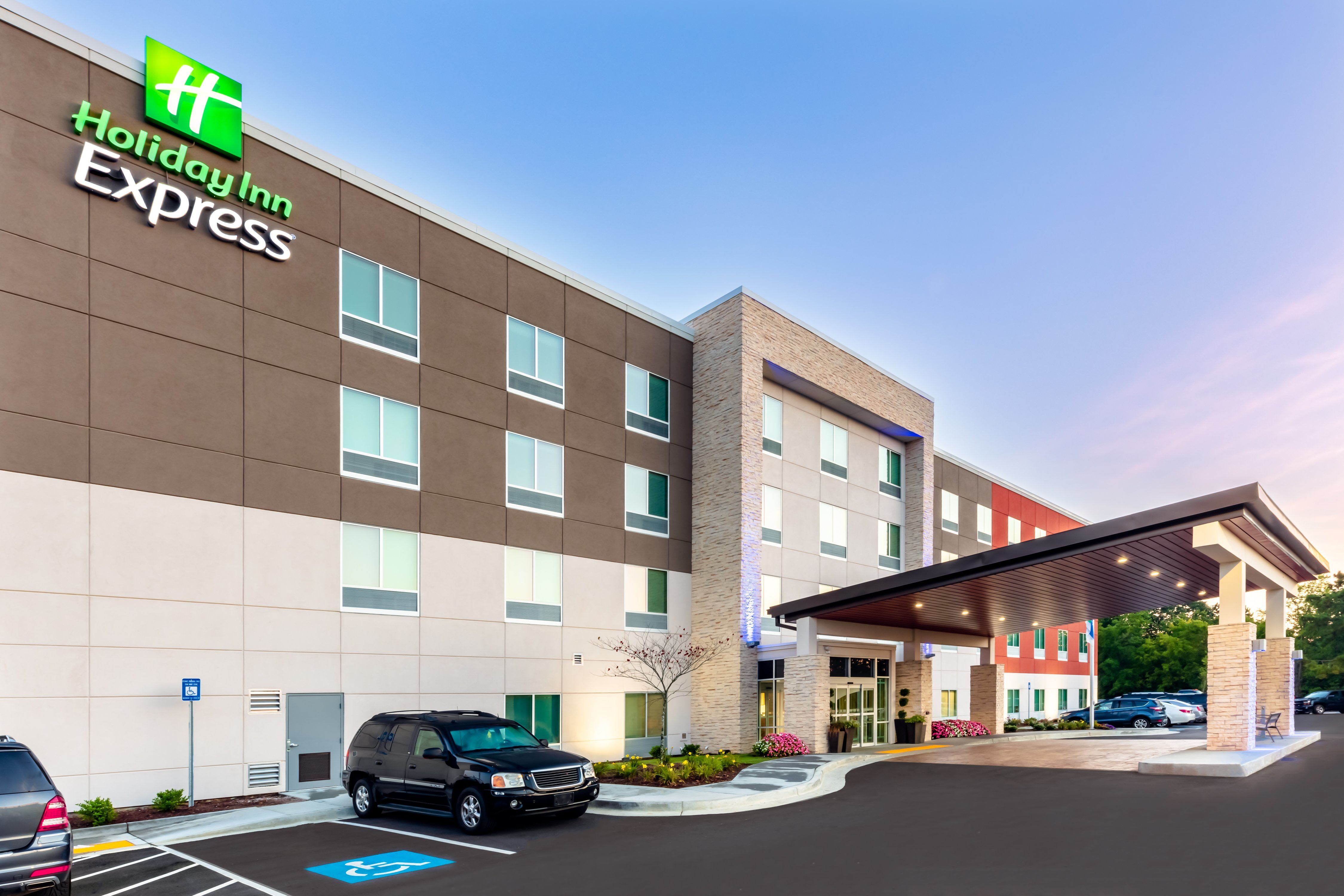 HOLIDAY INN EXPRESS CALHOUN SOUTH 80/82
