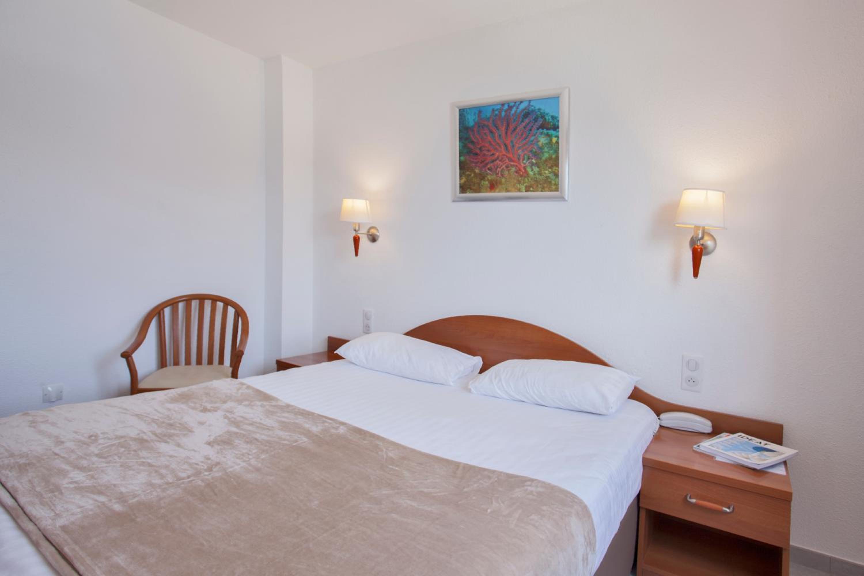 Room, Double Bed, Street View, Accessible