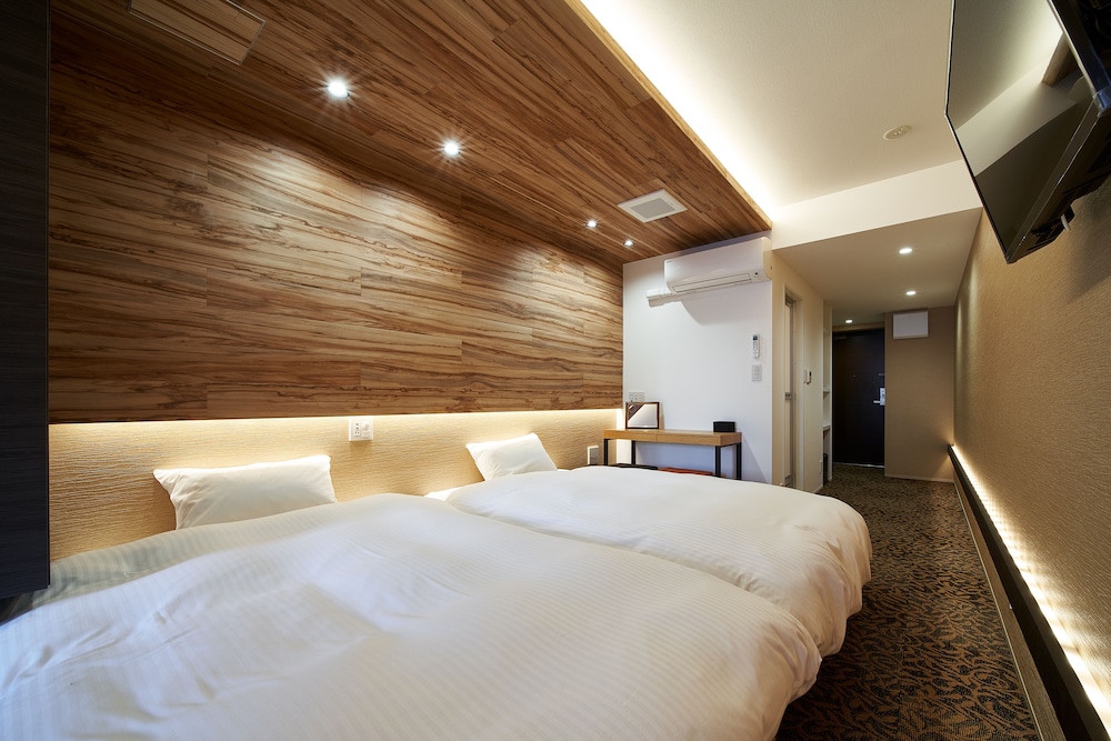 SUPERIOR, TWIN BEDS, GARDEN VIEW