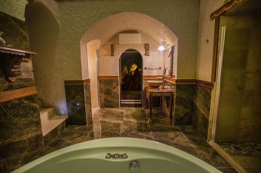 Hermes Cave Hotel 24/46