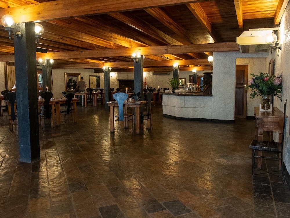 Zebra Country Lodge 7/50