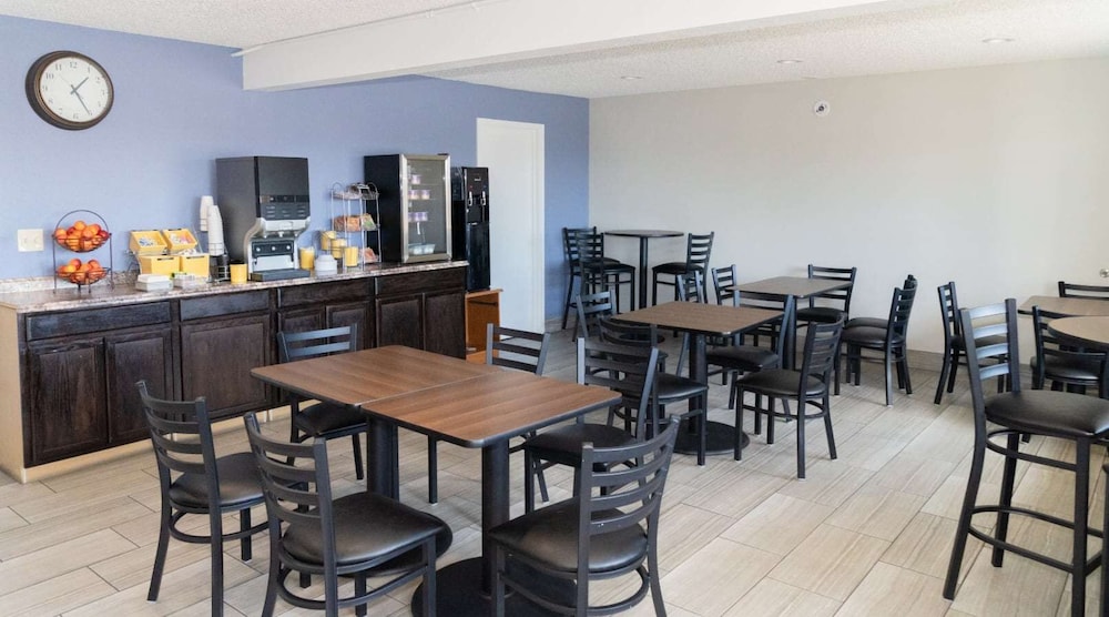Days Inn by Wyndham Lake Havasu 21/36