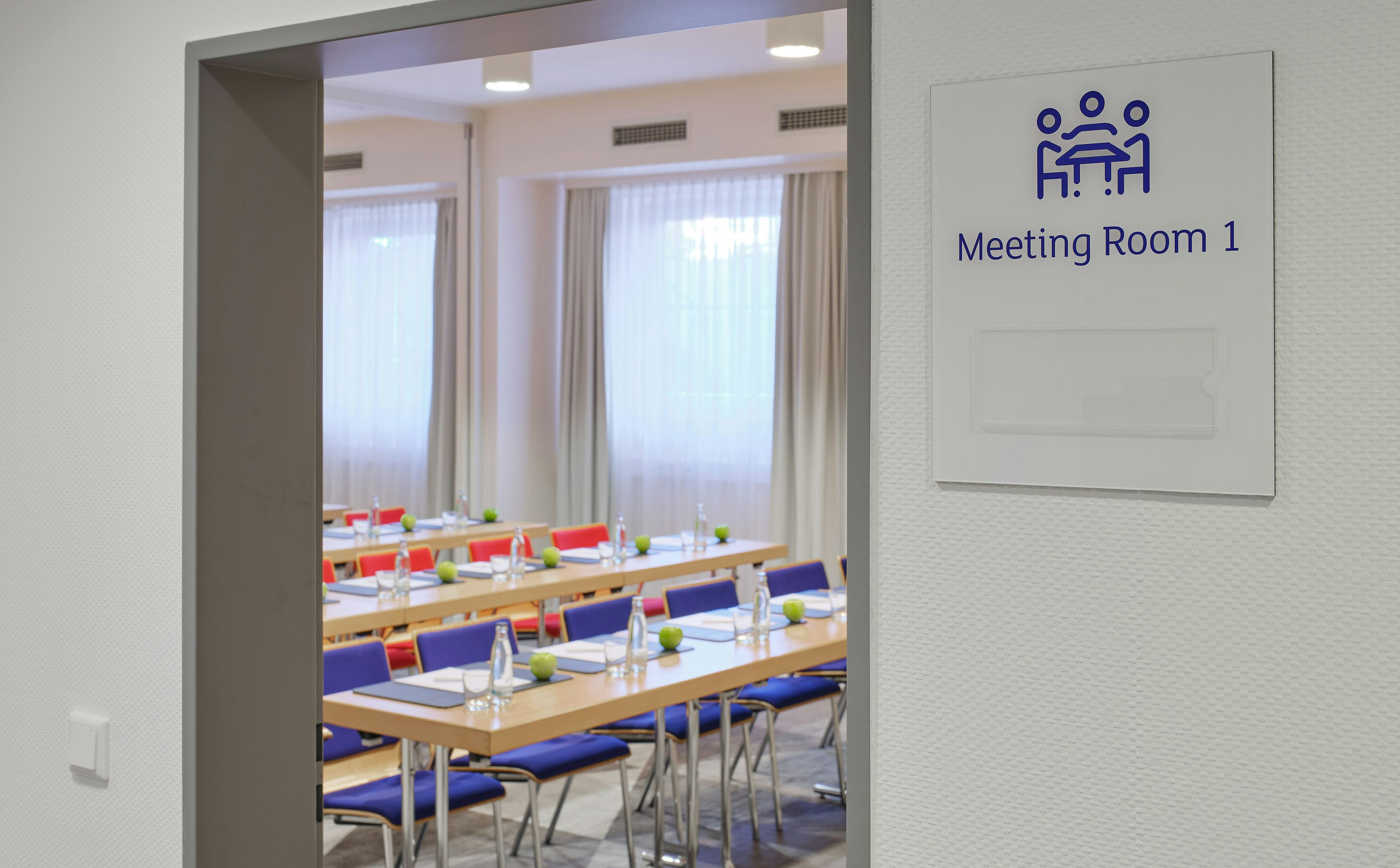 HOLIDAY INN EXPRESS FRANKFURT AIRPORT 49/58