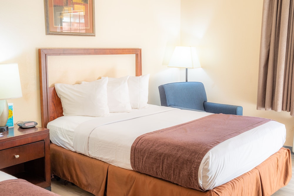 Red Roof Inn & Suites Hinesville 9/37