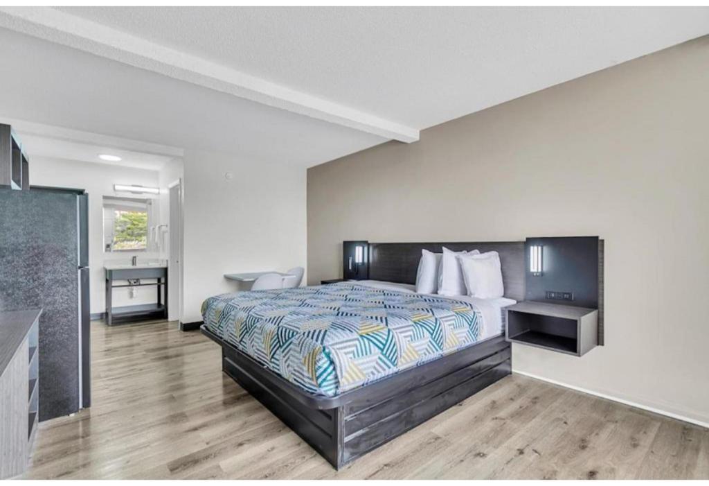 1 King Bed Mobil Access Tub Nsmk Kitchen