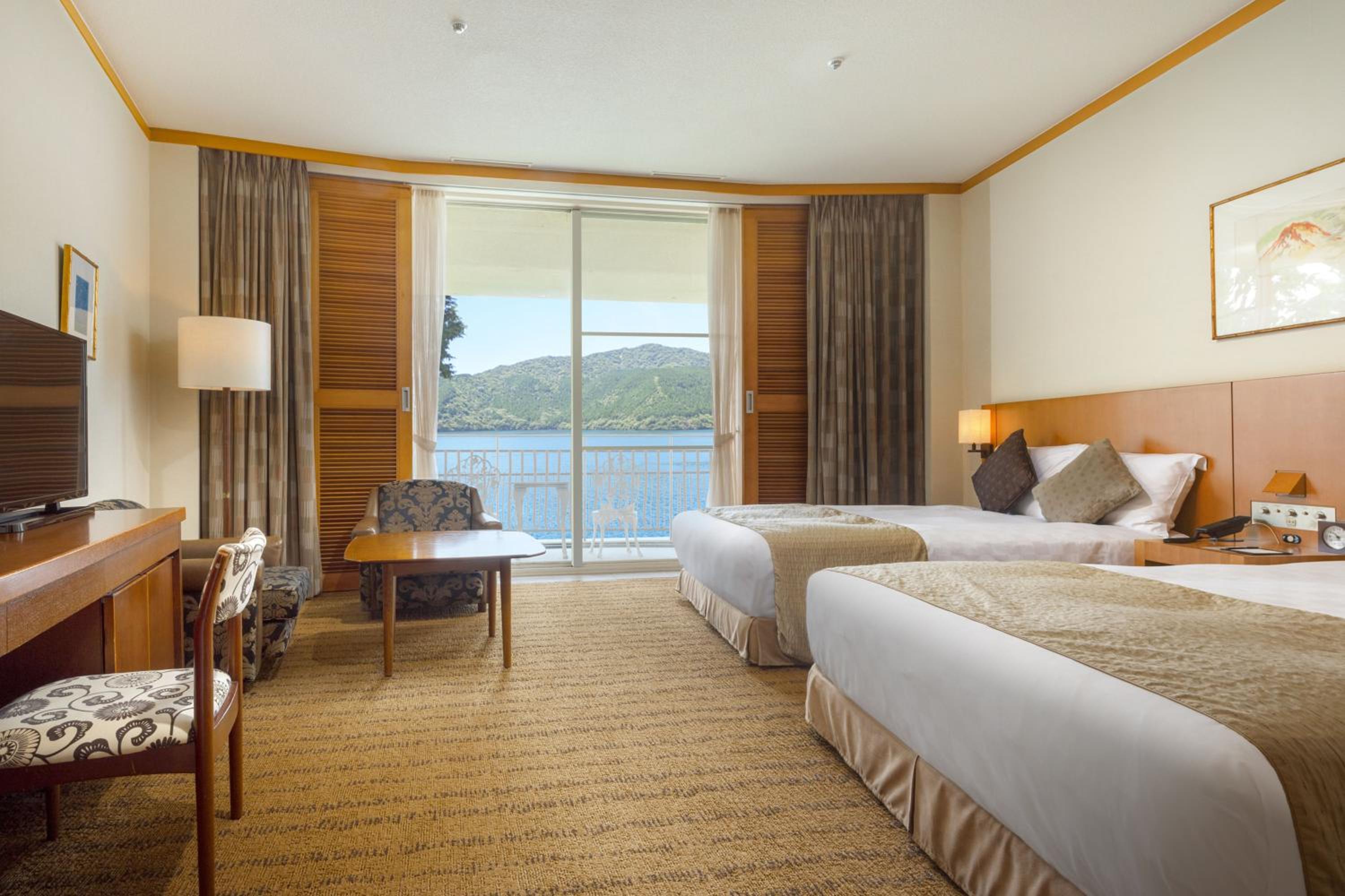 Room, Twin Beds, Lake View