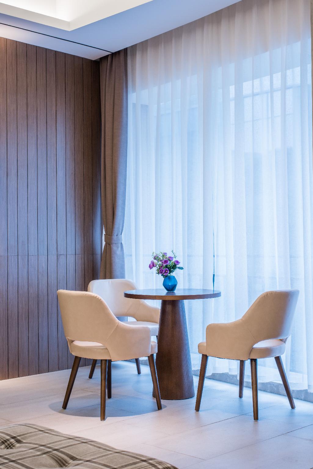 Home Inn Plus (Chongqing Jiefangbei Pedestrian Street) 36/42