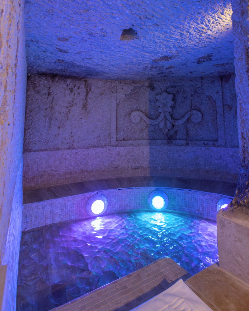Bayar Cave Suite 33/60