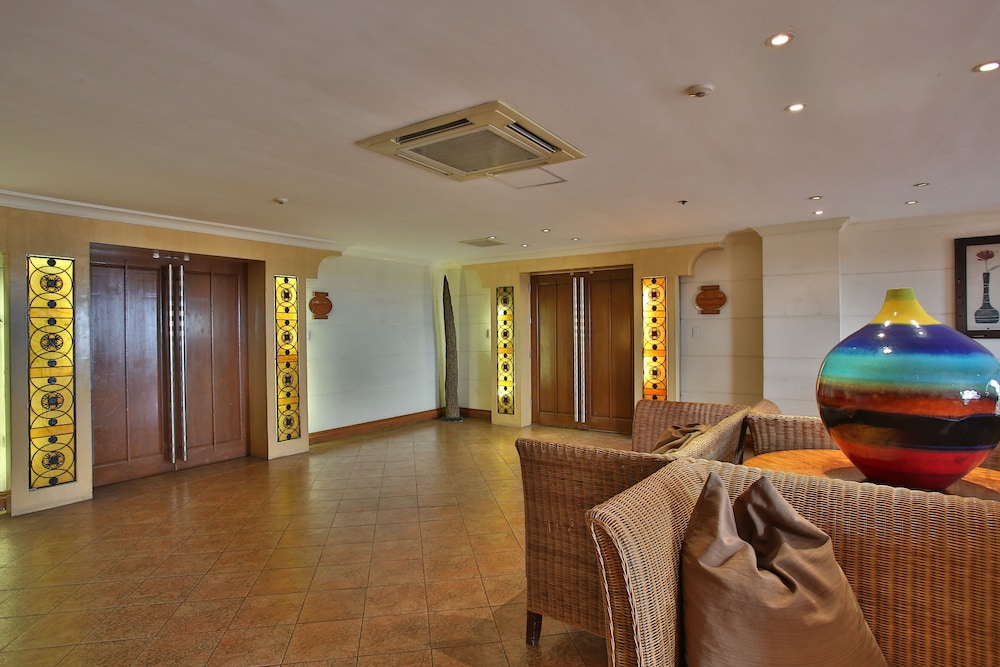 Crown Regency Suites Mactan 39/74