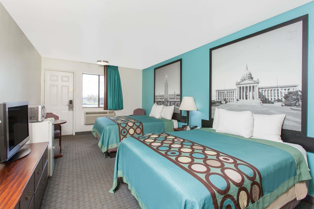 Efficiency, 2 Queen Beds