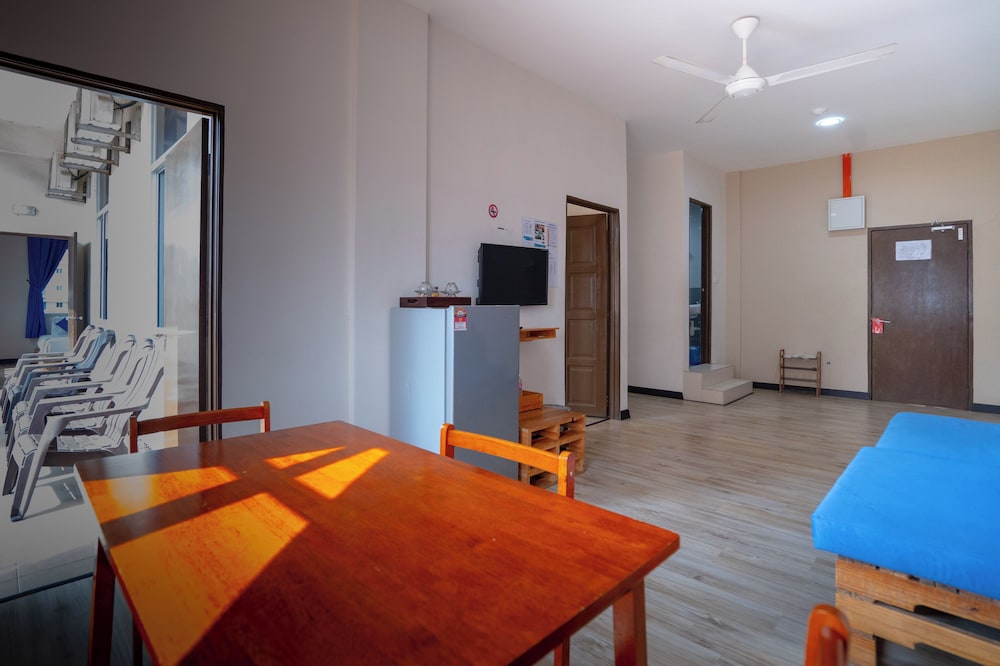 Paretto Seaview Hotel 33/41