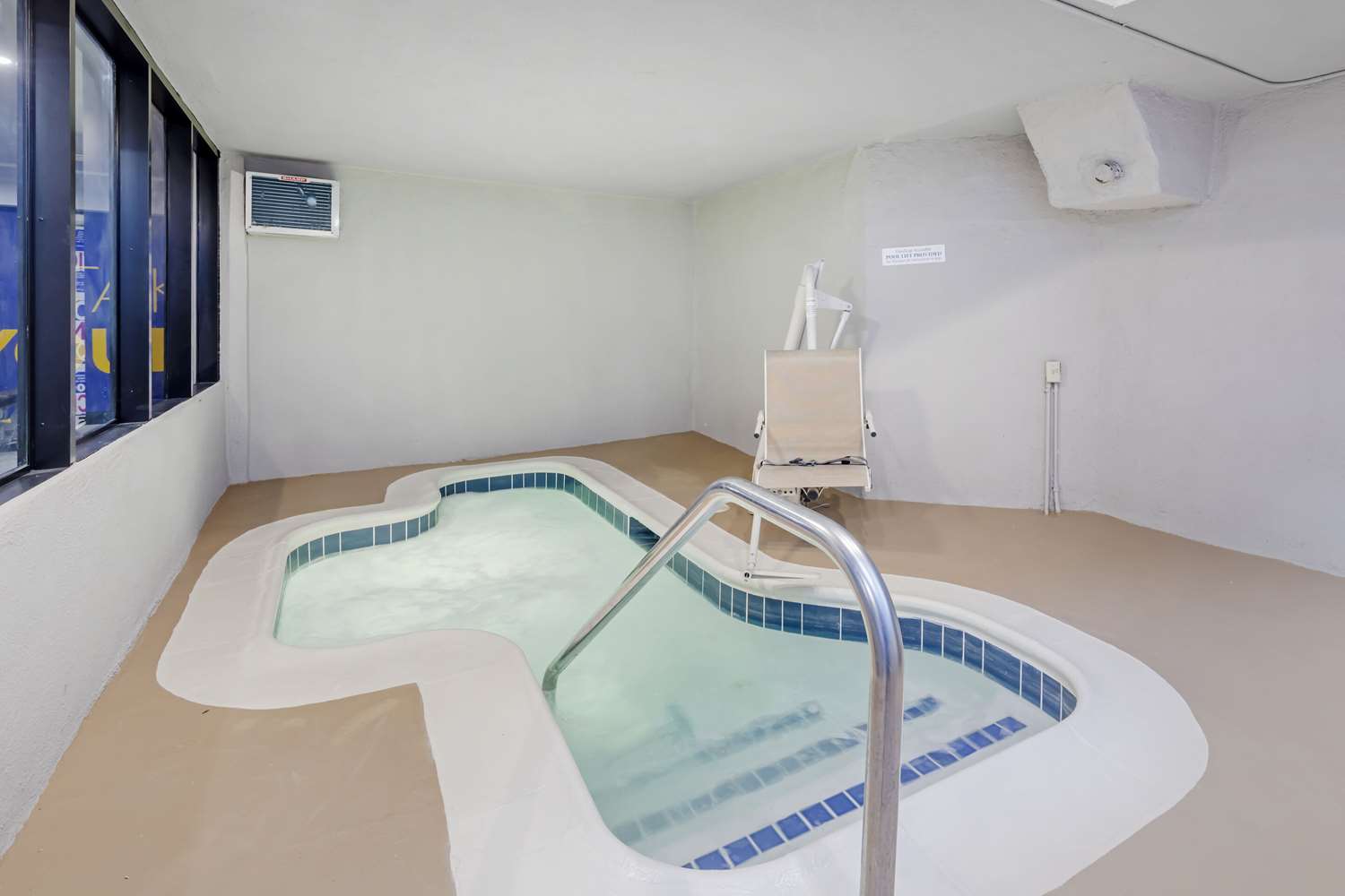 Comfort Inn & Suites Irvine Spectrum 25/49