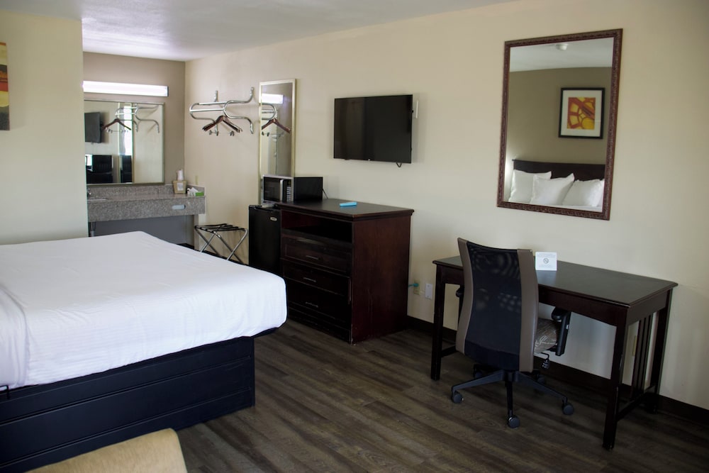 غرفة قياسية بسرير كينج، Key West Inn Cookeville 2/5