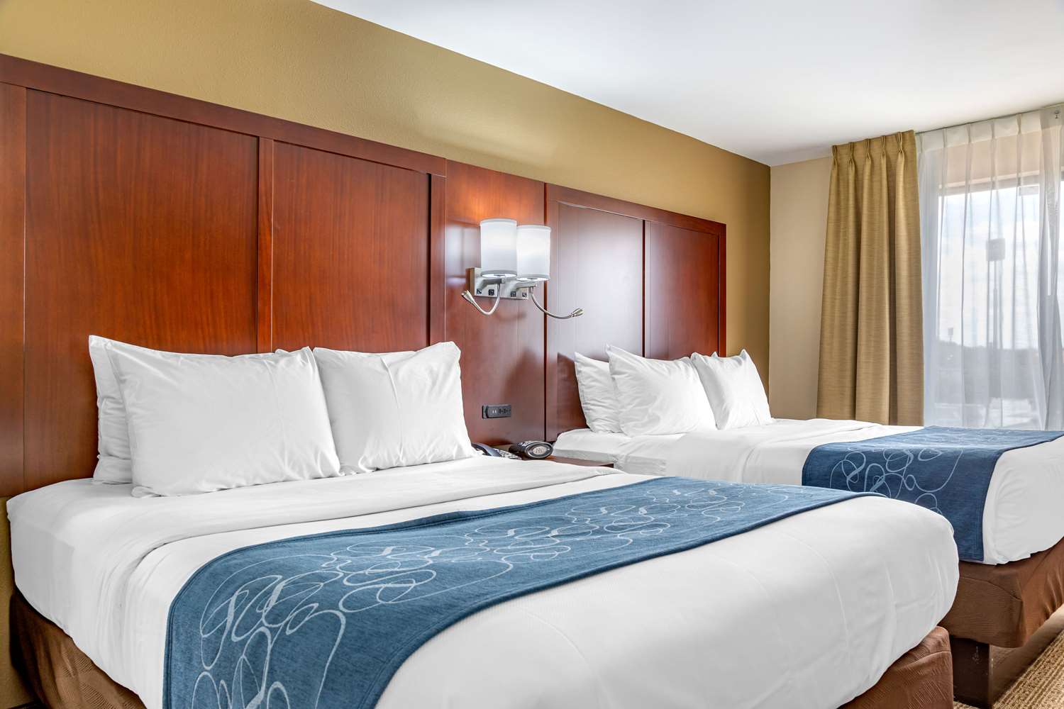 SUITE, 2 DOUBLE BEDS