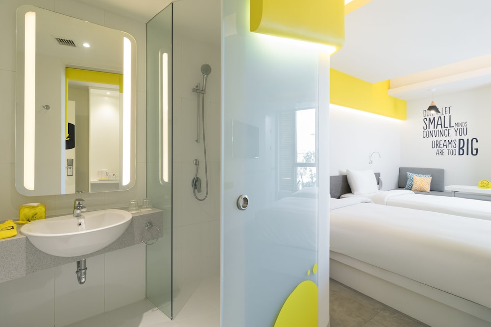 Yello Kuta Beachwalk Bali 48/50
