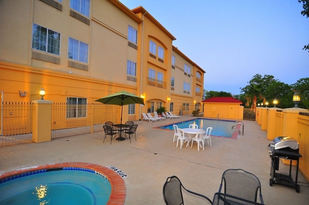 La Quinta Inn & Suites by Wyndham-Brookshire-West Katy 1/39