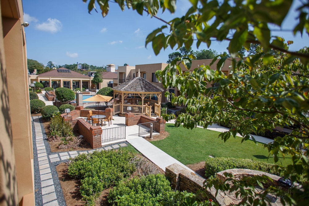 Courtyard by Marriott Atlanta Northlake 41/50
