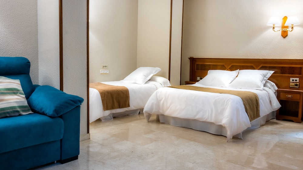 ROOM, TRIPLE