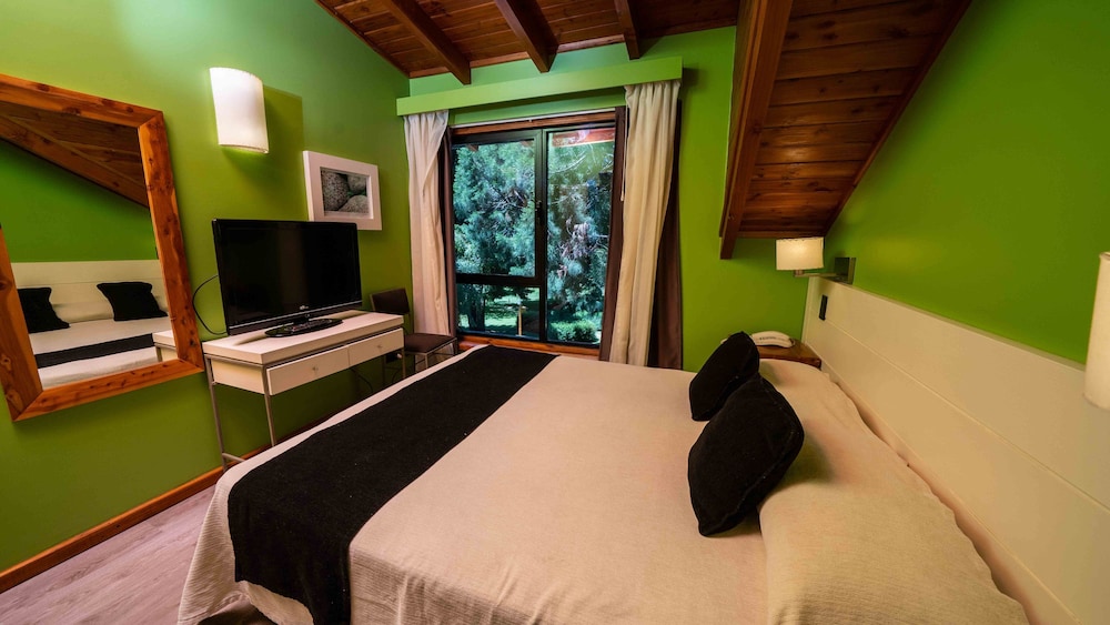 1 Bedroom, Cabin, Queen Bed, Partial Lake View, 2 Sofa, Kitchen