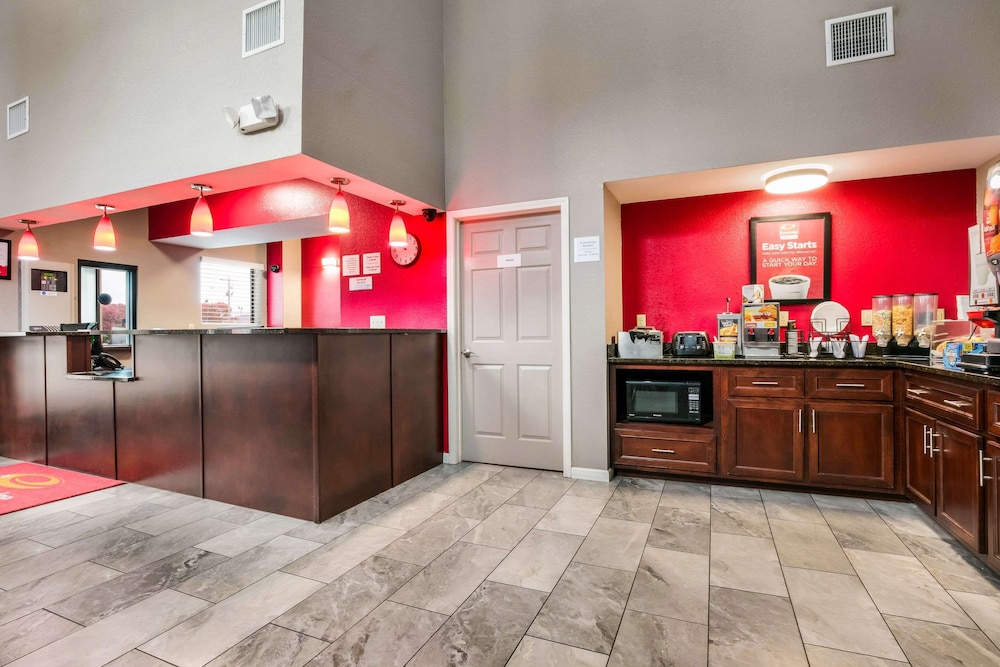 Econo Lodge Forrest City I-40 4/43
