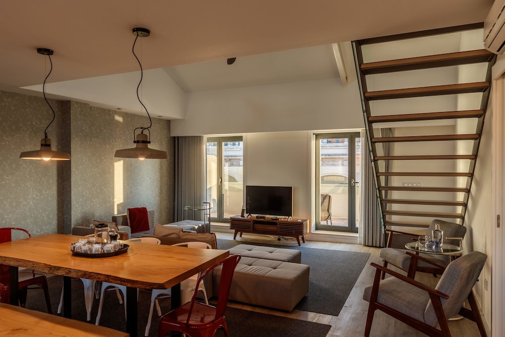 Your Opo Central Apartments 50/50