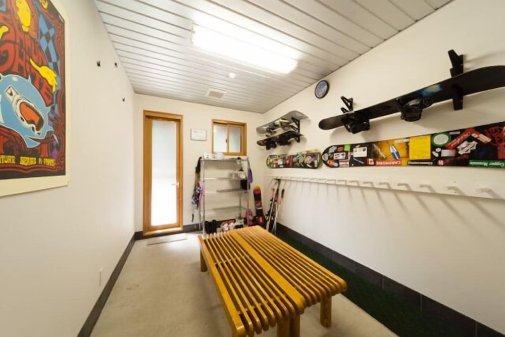 Bears Den Mountain Lodge 40/50