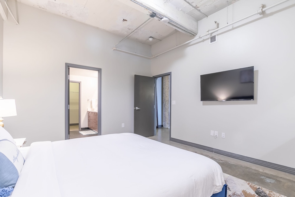 3 BEDROOMS, EXCLUSIVE, APARTMENT, POOL VIEW, KITCHEN