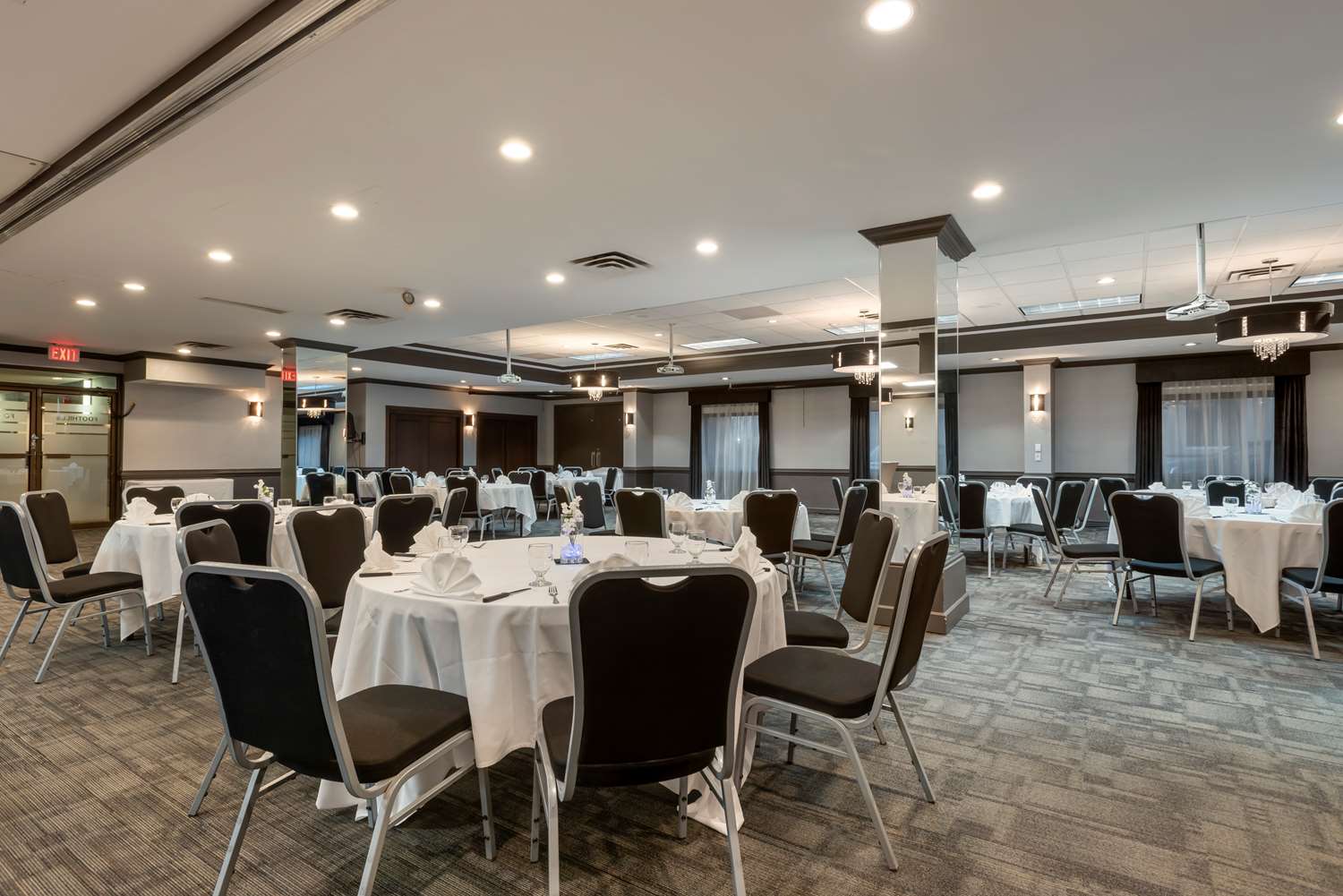 Village Park Inn Calgary 25/29