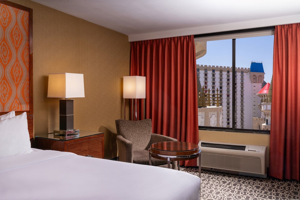 Renovated, King Bed, Resort Tower، Excalibur Hotel and Casino 7/10