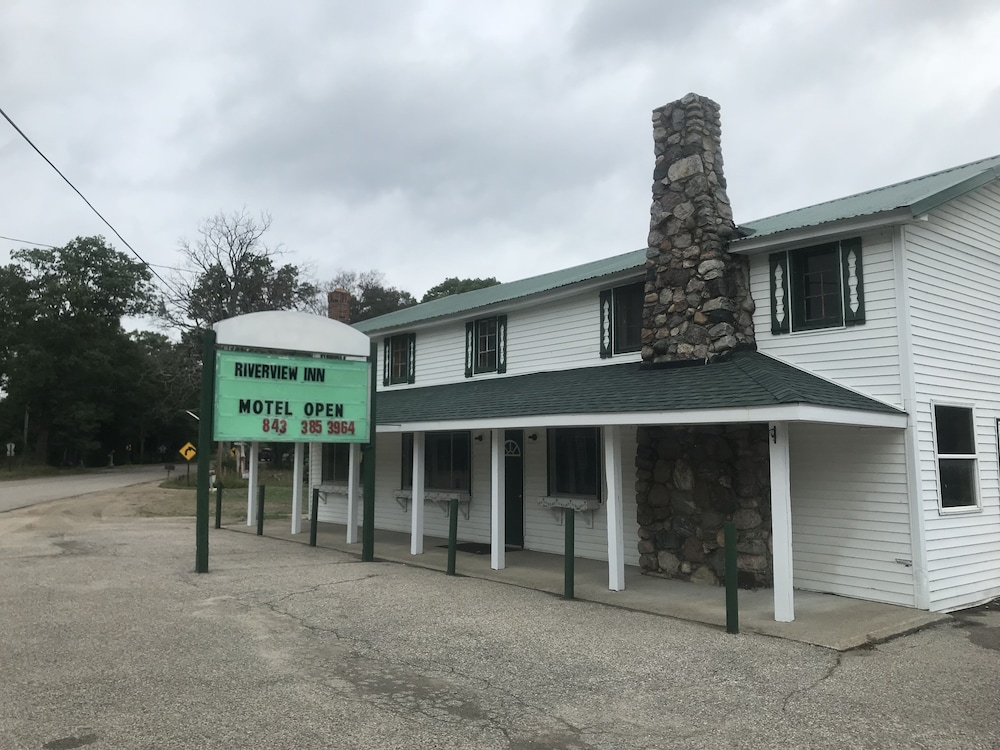 Riverview Inn 3/25