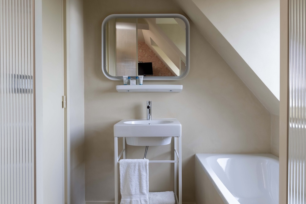 Le Petit Beaumarchais Hotel & Spa 46/48