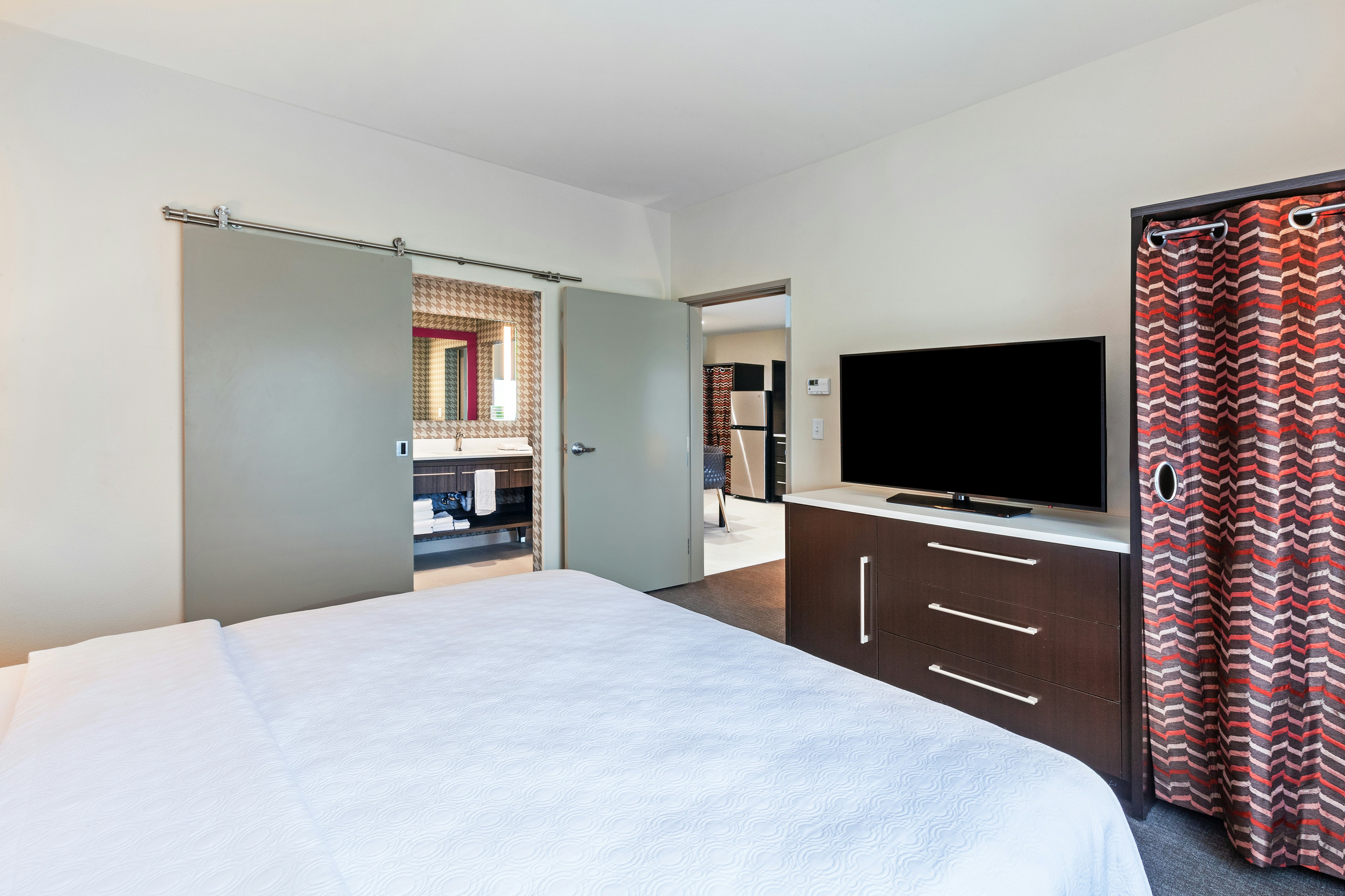1 BEDROOM, SUITE, KING BED