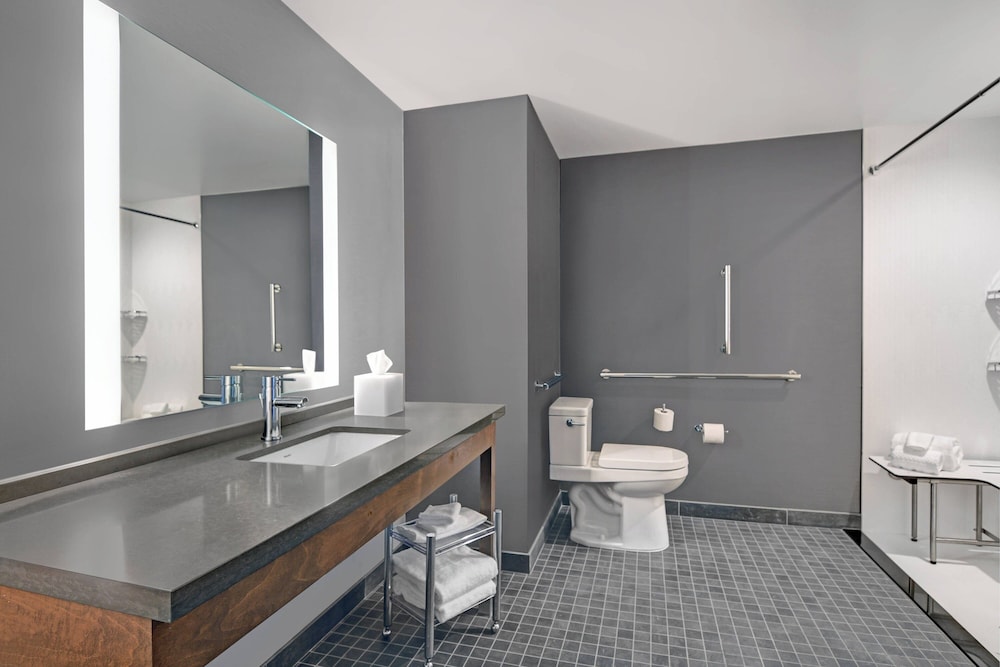غرفة بسريرين كوين لذوي الإعاقة، Courtyard by Marriott Manhattan 5/6