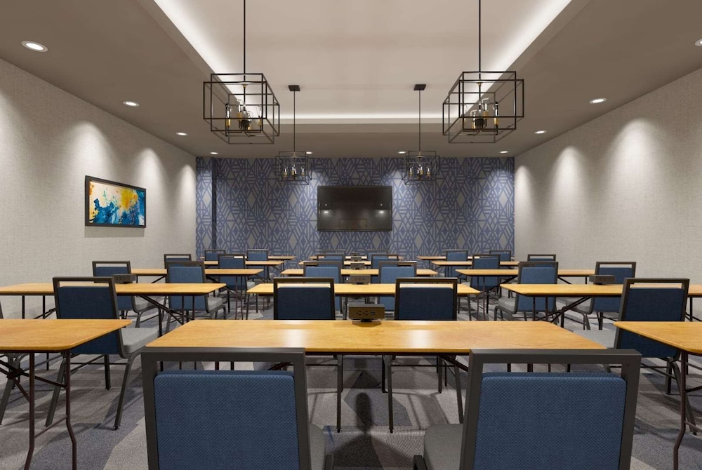 La Quinta Inn & Suites by Wyndham Bardstown 15/19