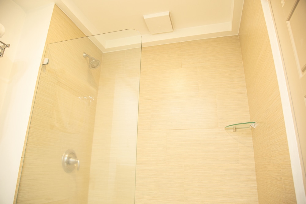 Clarion Amon Plaza 60/60