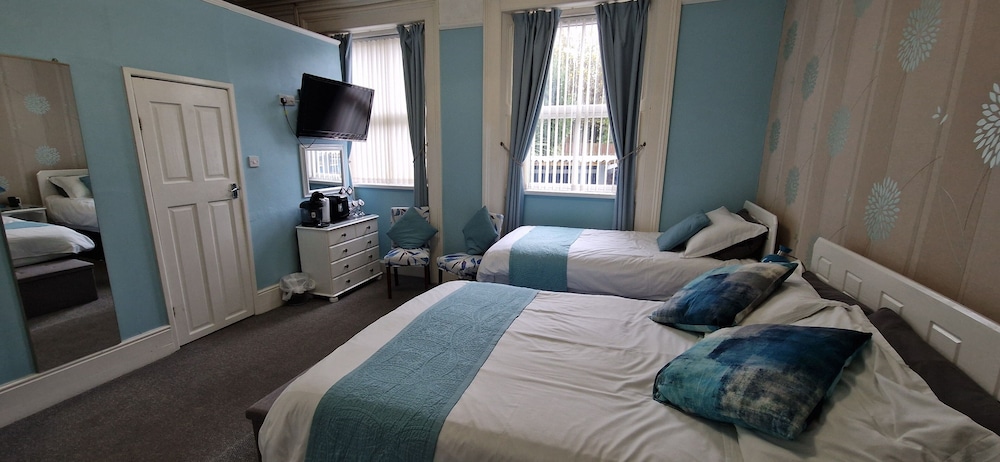 Family, Double and Twin Beds, Ambassador Guesthouse 4/7
