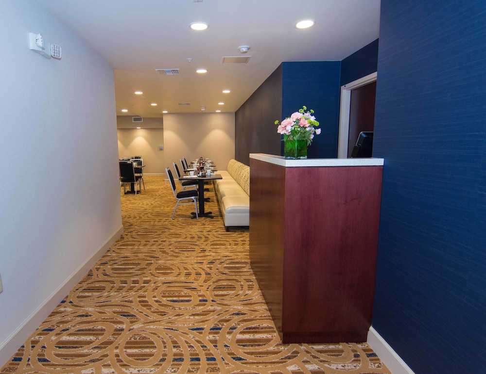 Holiday Inn Gainesville-University Ctr 13/65