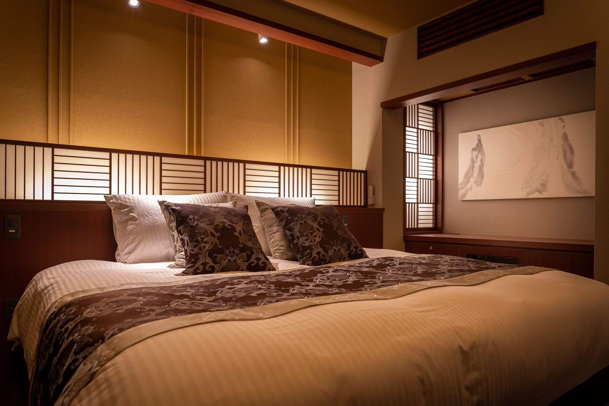 Room, King Bed, Outdoor Bath, Dining Area