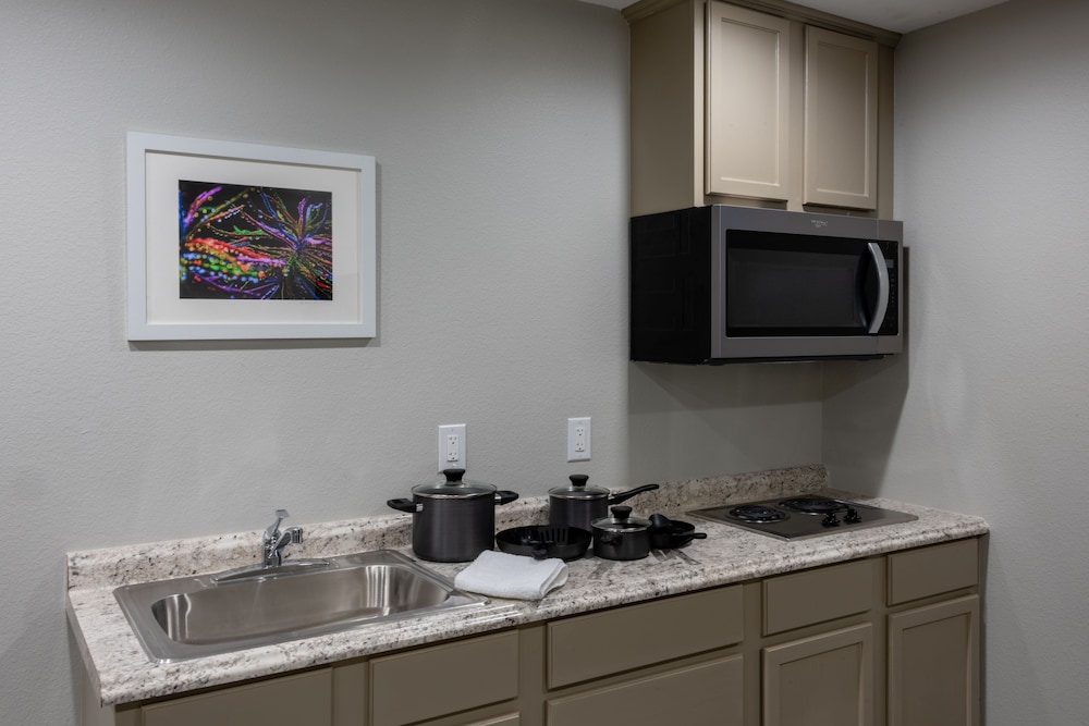 Budget Inn & Suites 42/56