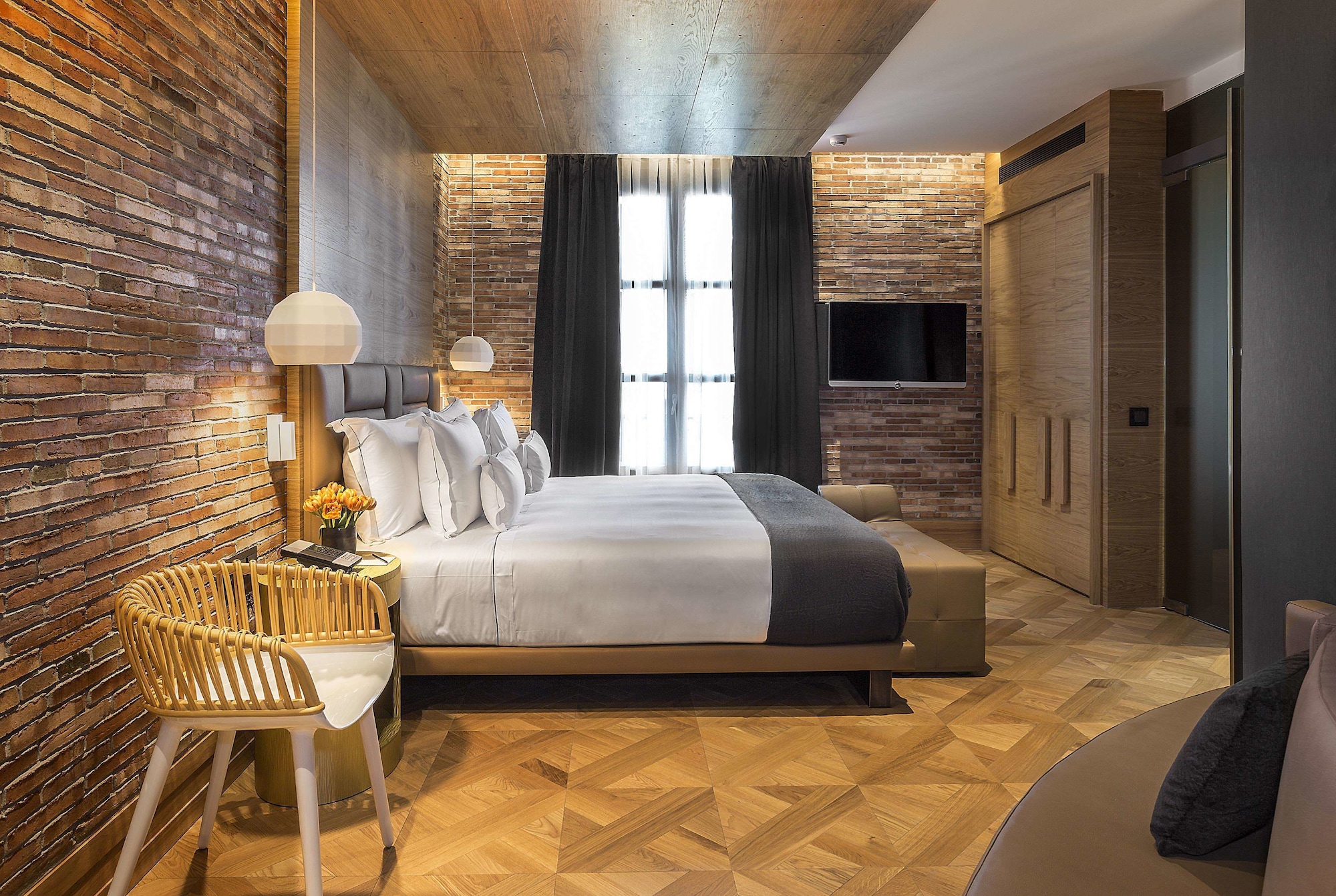 DELUXE, DOUBLE BED