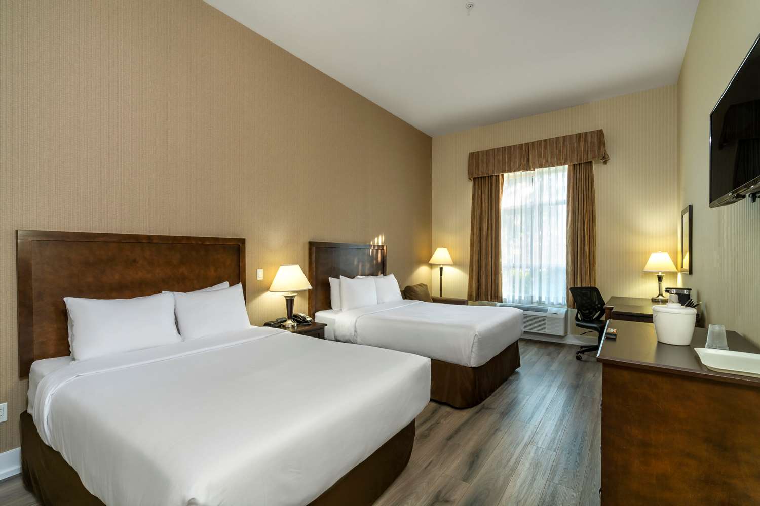 Comfort Inn & Suites Surrey 8/60