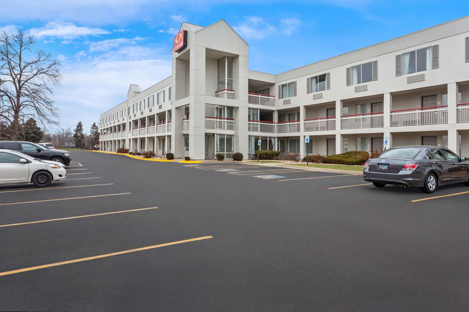 Econo Lodge Willowbrook 2/8