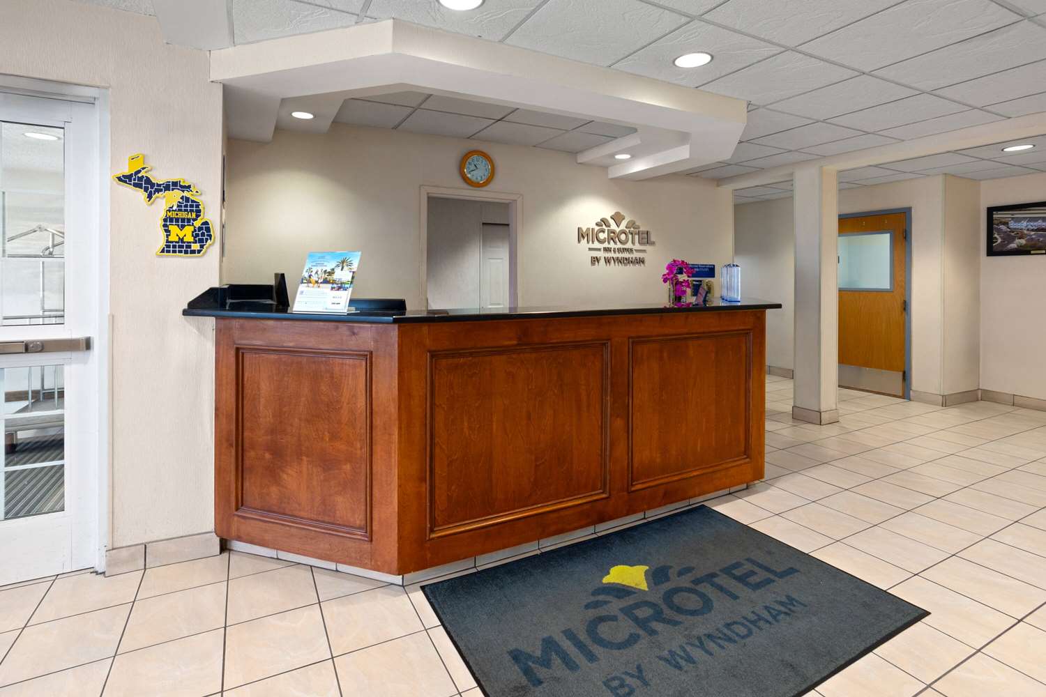 Microtel Inn And Suites Ann Arbor Plymouth Rd 6/39