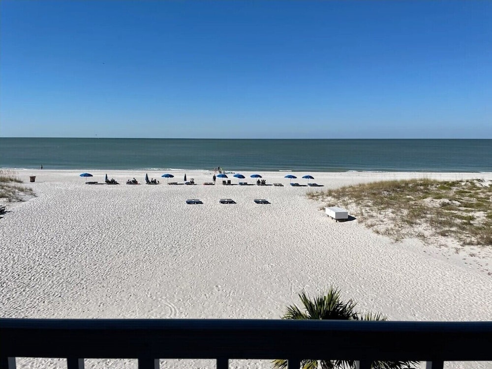 Barefoot Beach Hotel 65/70